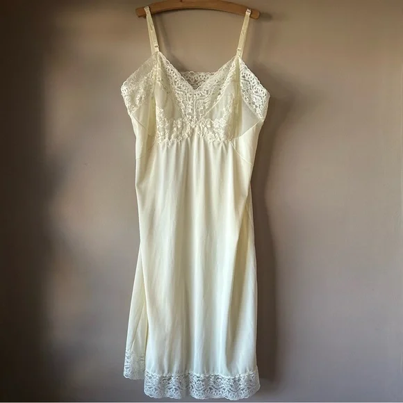 Vintage Vassarette Div Of Musingwear Inc Cream Slip Dress - Picture 7 of 12